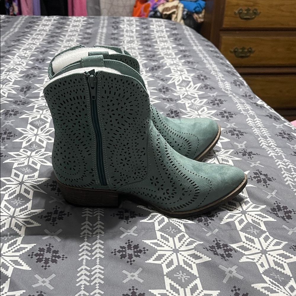 Very G Stylish Green Ankle Booties - Picture 4 of 5